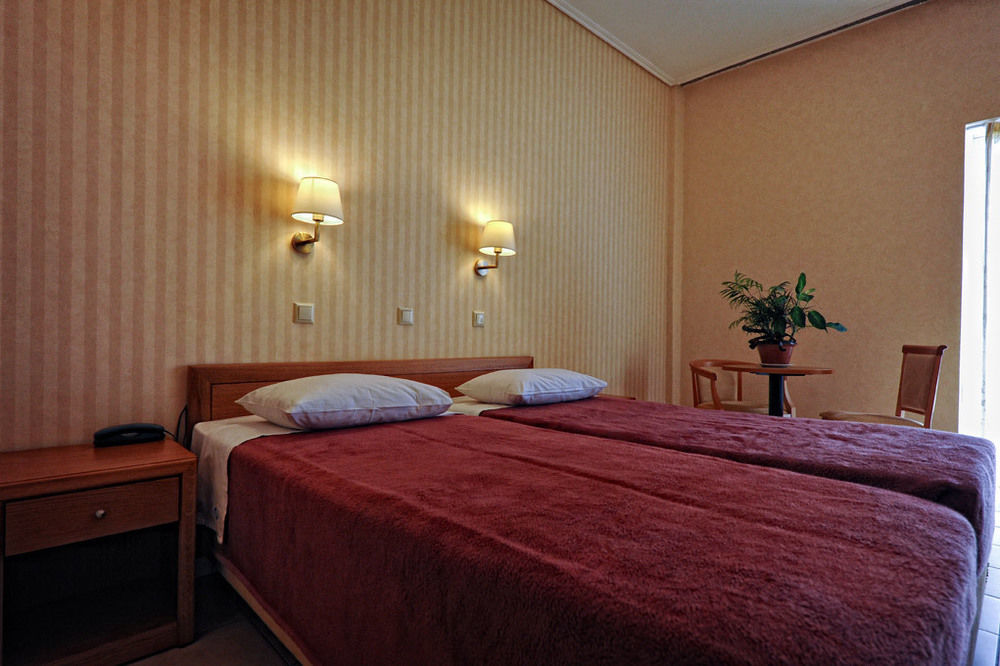 Hotel Ostria カラマタ エクステリア 写真