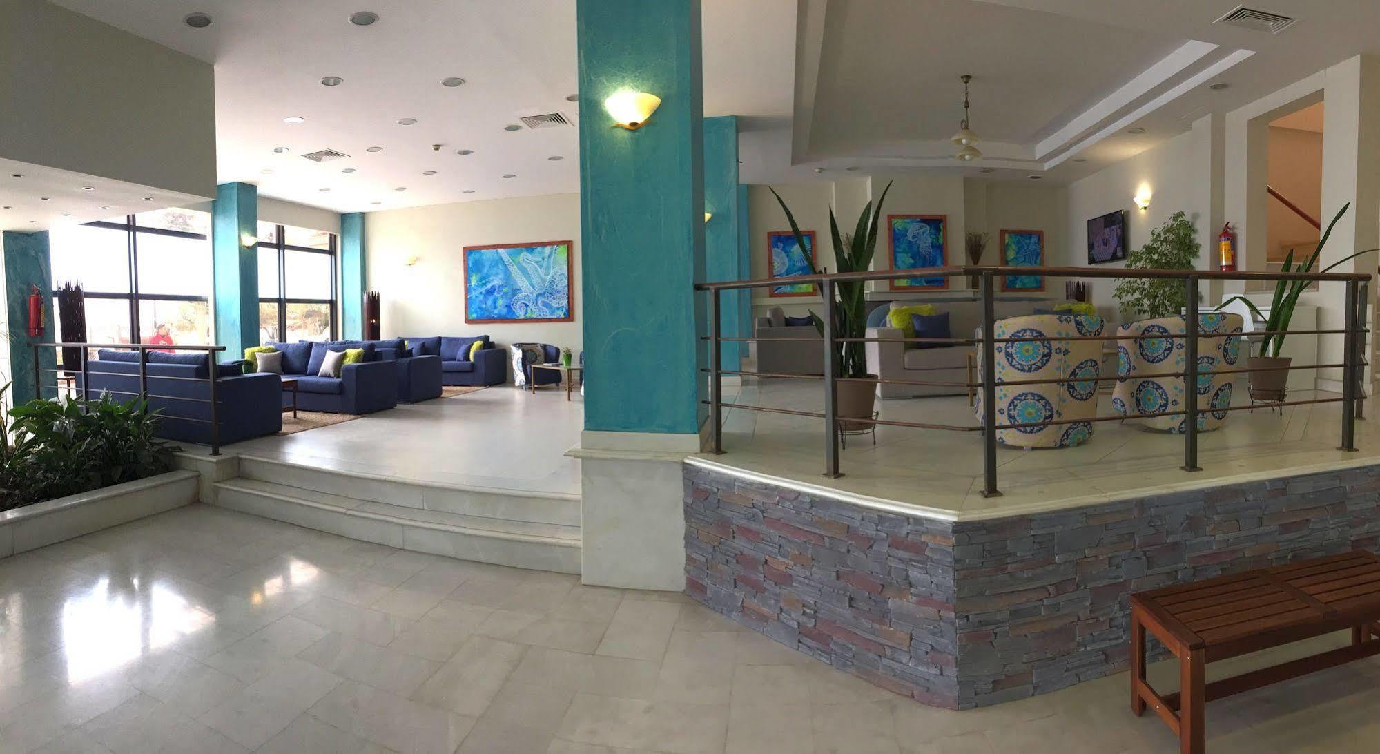 Hotel Ostria カラマタ エクステリア 写真
