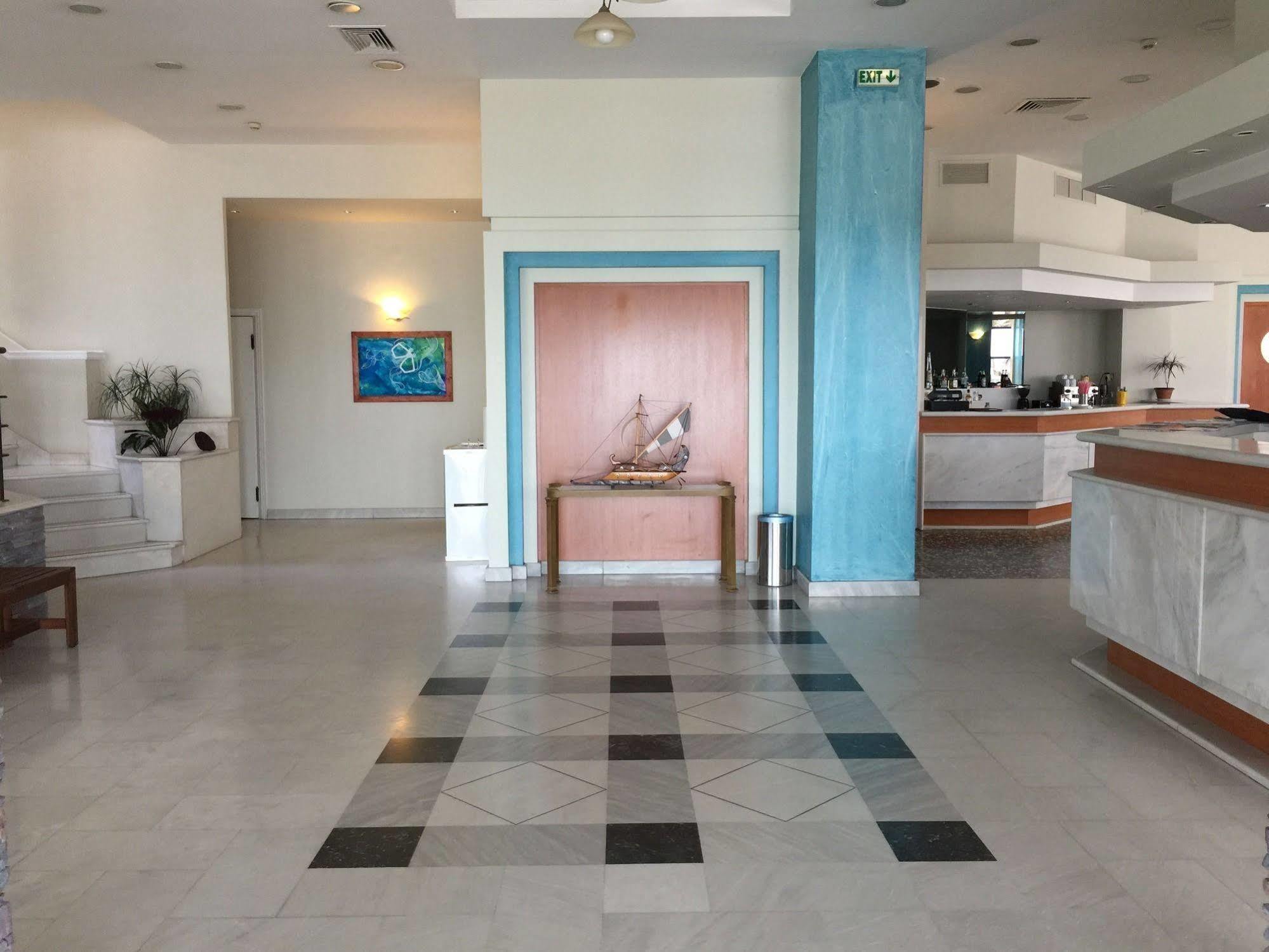 Hotel Ostria カラマタ エクステリア 写真
