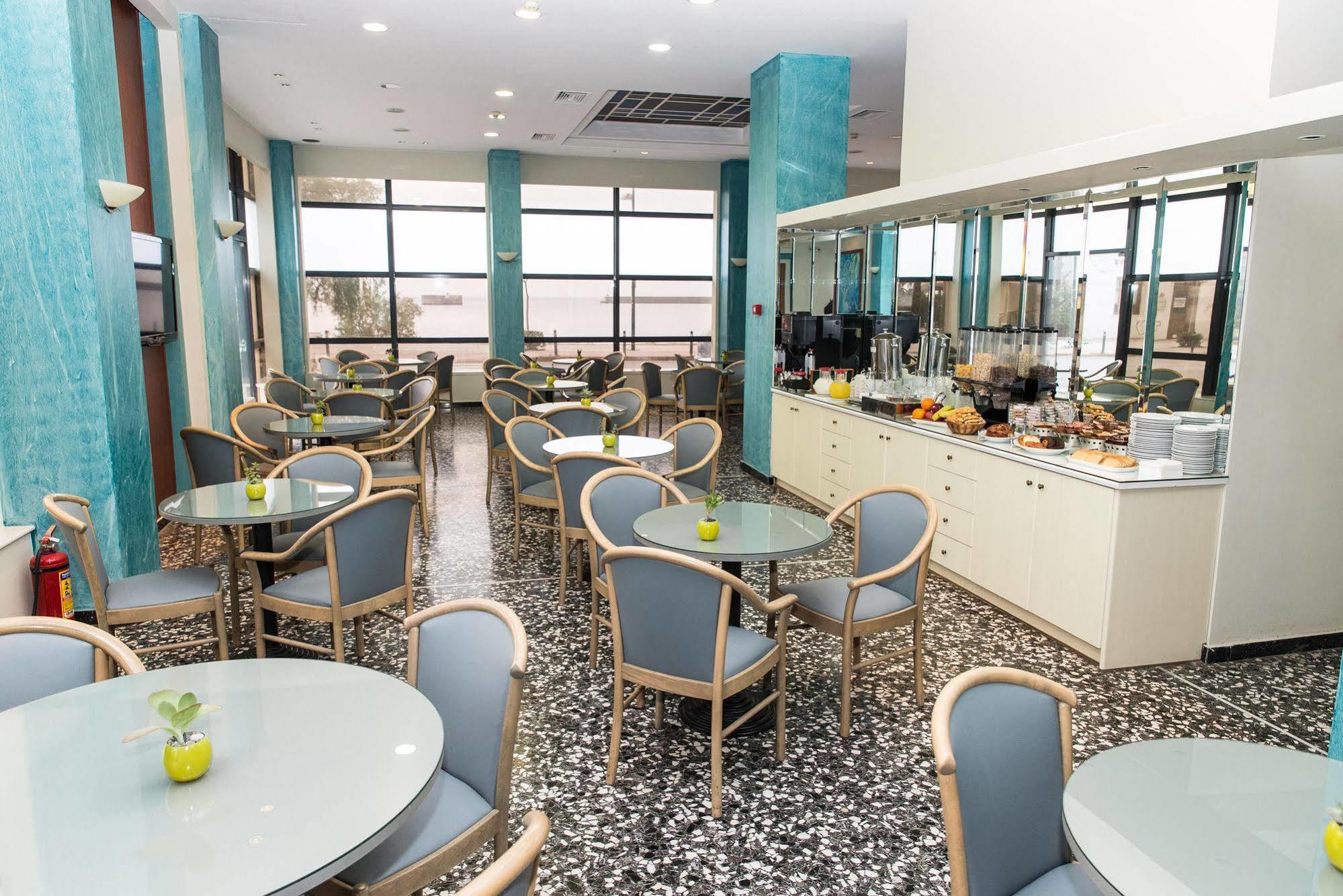 Hotel Ostria カラマタ エクステリア 写真