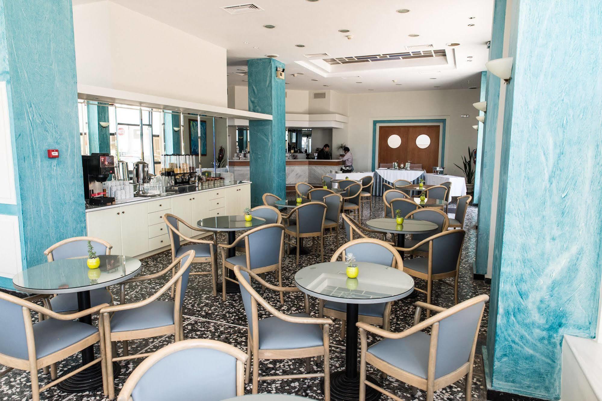 Hotel Ostria カラマタ エクステリア 写真