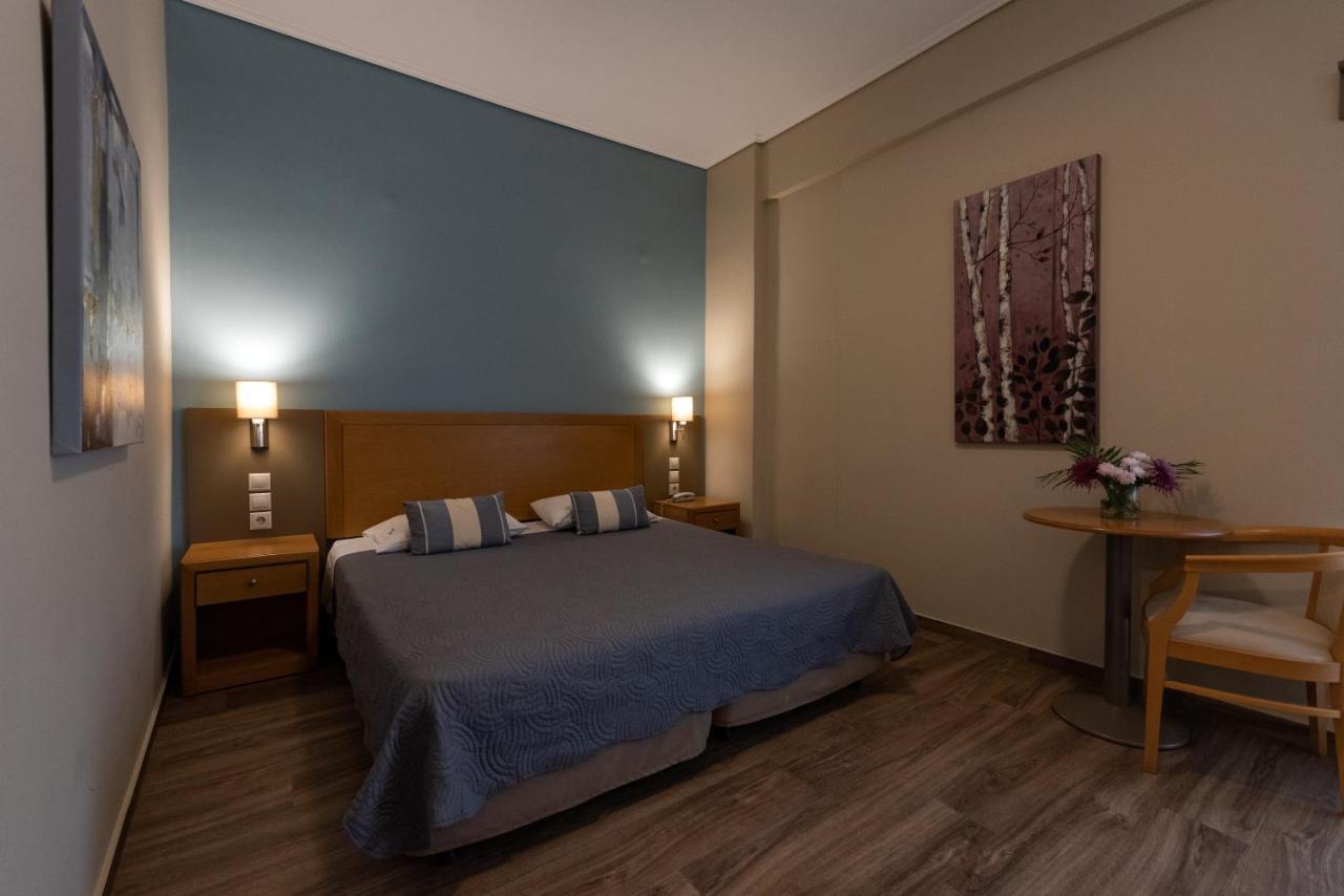 Hotel Ostria カラマタ エクステリア 写真