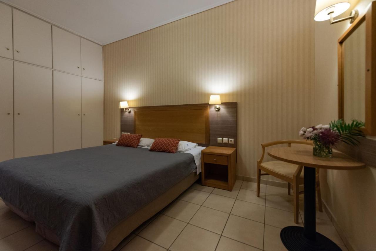 Hotel Ostria カラマタ エクステリア 写真