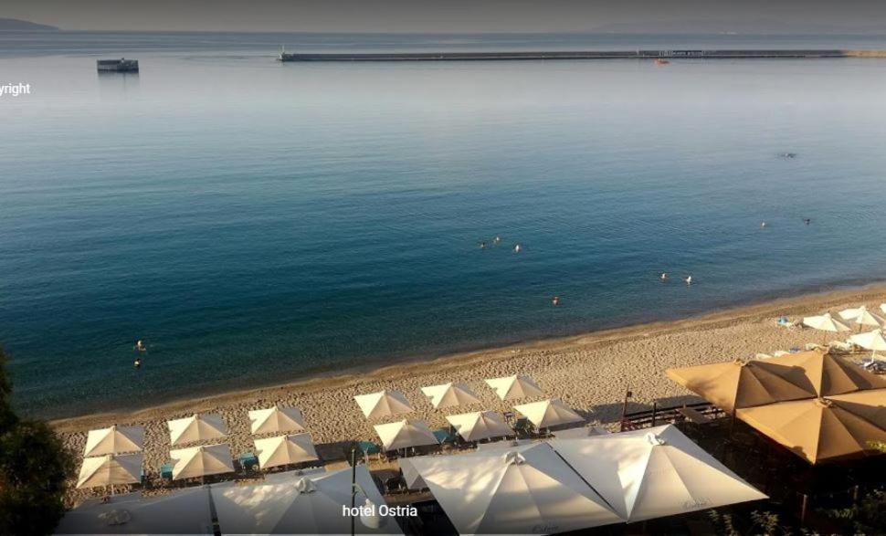 Hotel Ostria カラマタ エクステリア 写真