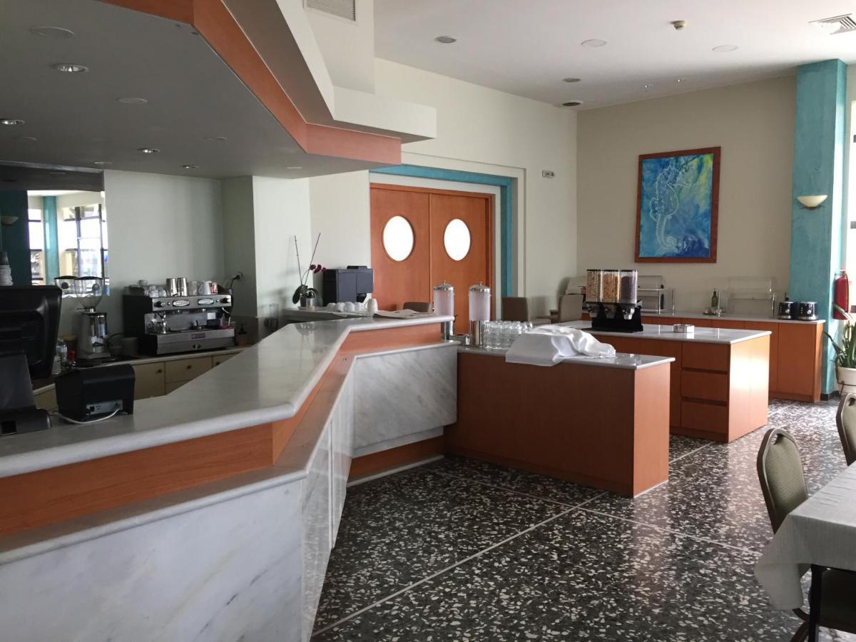 Hotel Ostria カラマタ エクステリア 写真